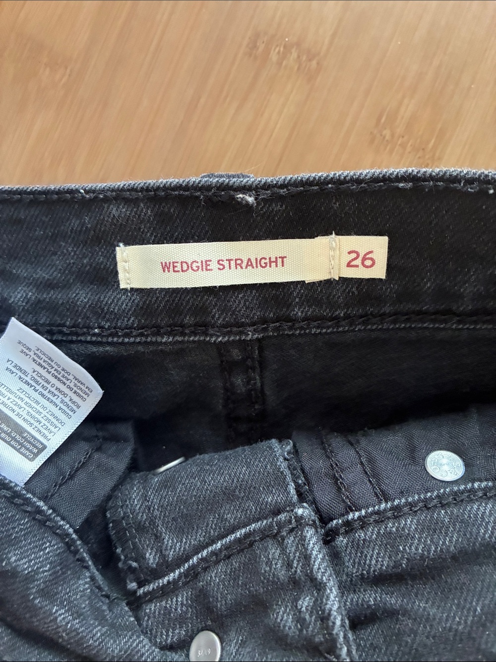 Levi's Women's Black Wedgie Straight Leg Jeans - Picture 5 of 6